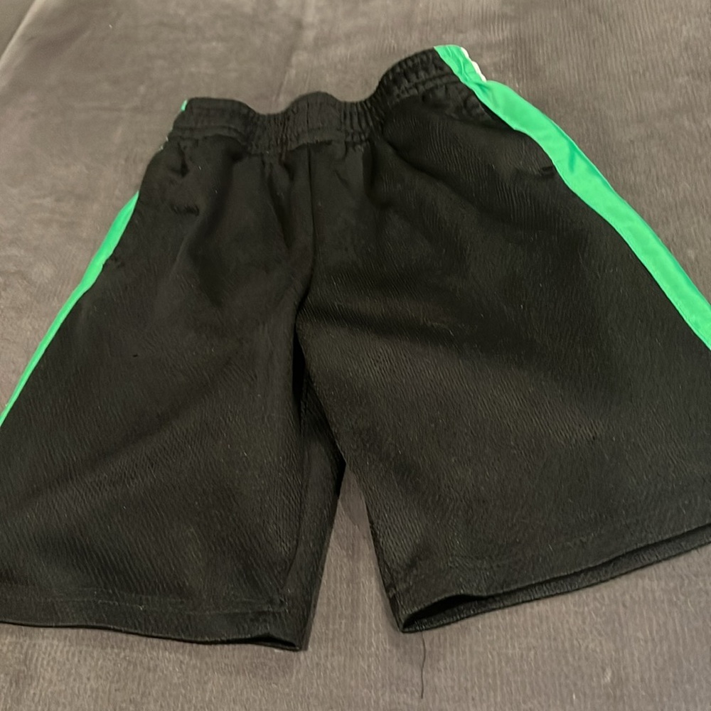 Boys Shorts Set of 5. Excellent condition some never worn. Sz. 6-7 - Picture 11 of 16